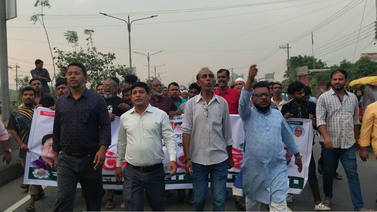 ফতুল্লায় শ্রমিক দলের বিক্ষোভ 